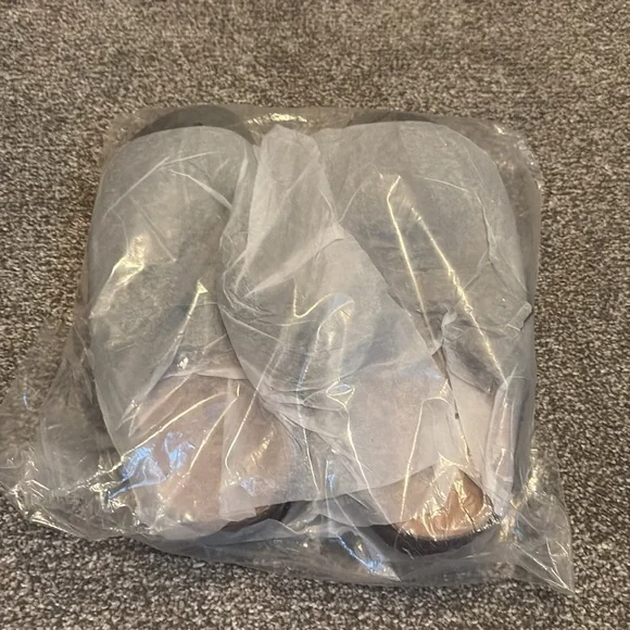 Brand New Suede Clogs from Qomfort - Picture 3 of 4